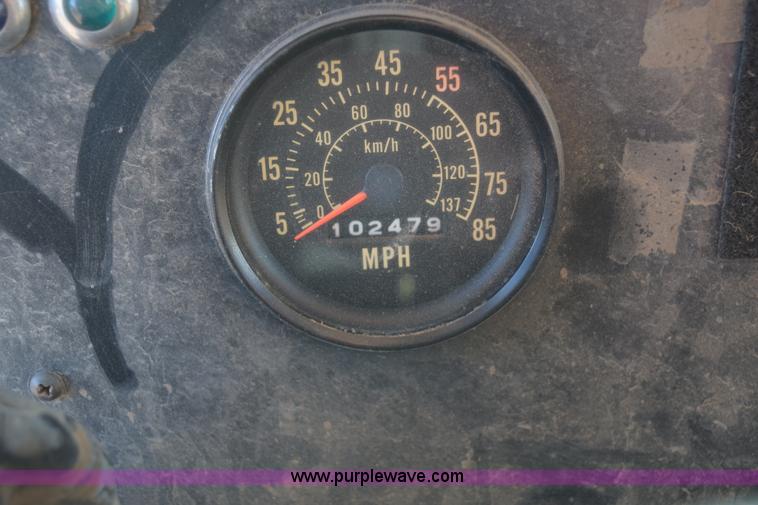 image for item E6198 1986 International Paystar 5000 spreader truck