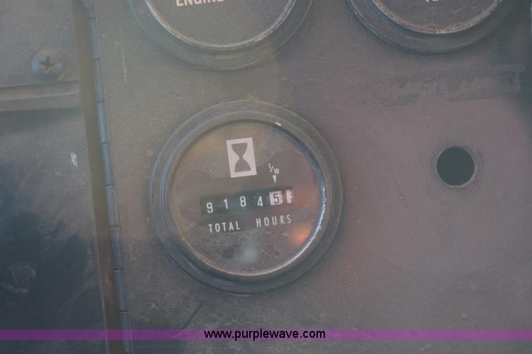 image for item E6198 1986 International Paystar 5000 spreader truck