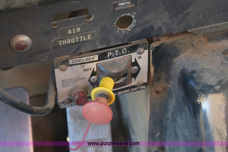 image for item E6198 1986 International Paystar 5000 spreader truck