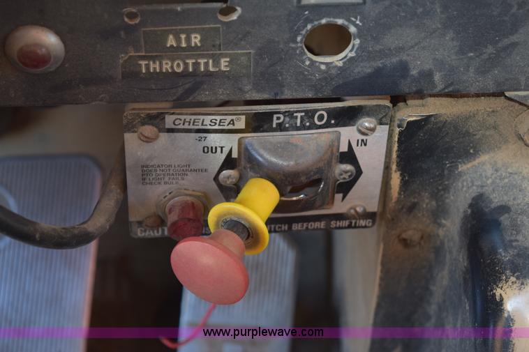 image for item E6198 1986 International Paystar 5000 spreader truck