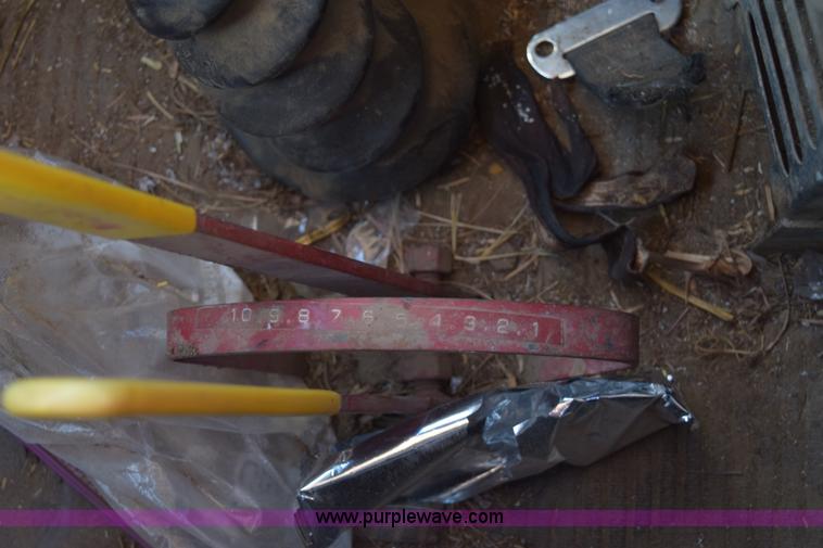 image for item E6198 1986 International Paystar 5000 spreader truck