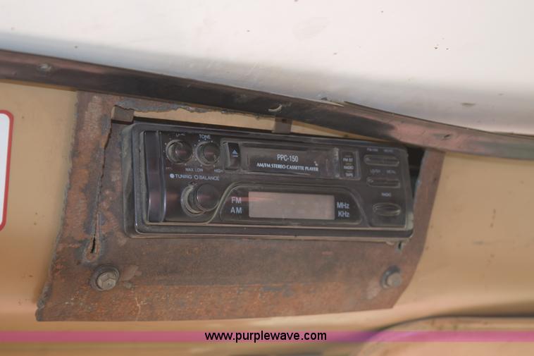 image for item E6198 1986 International Paystar 5000 spreader truck