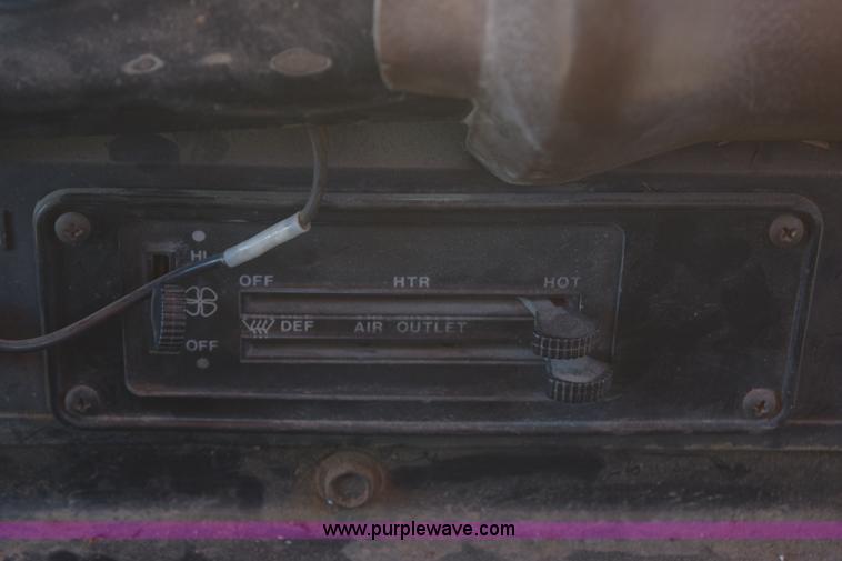 image for item E6198 1986 International Paystar 5000 spreader truck