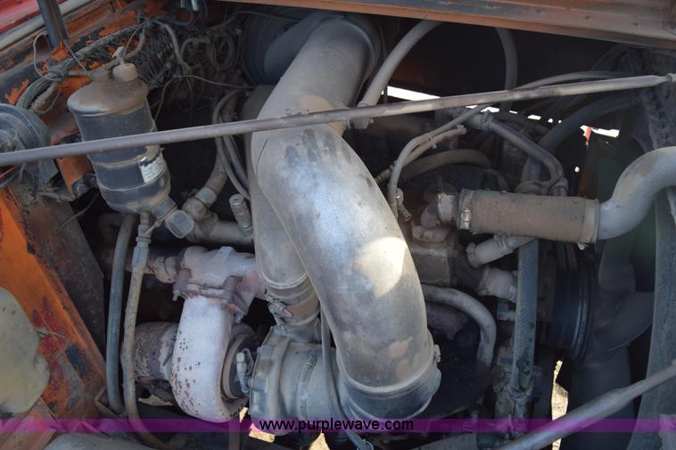 image for item E6198 1986 International Paystar 5000 spreader truck