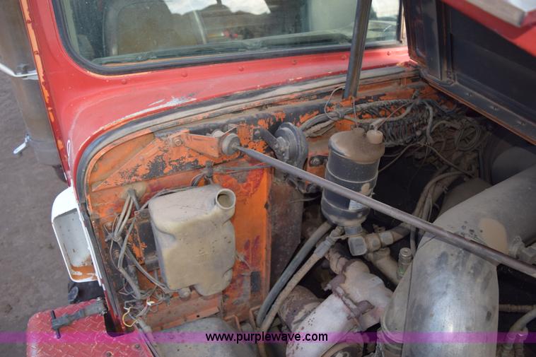 image for item E6198 1986 International Paystar 5000 spreader truck