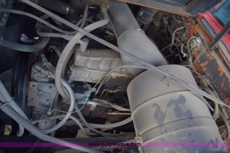 image for item E6198 1986 International Paystar 5000 spreader truck