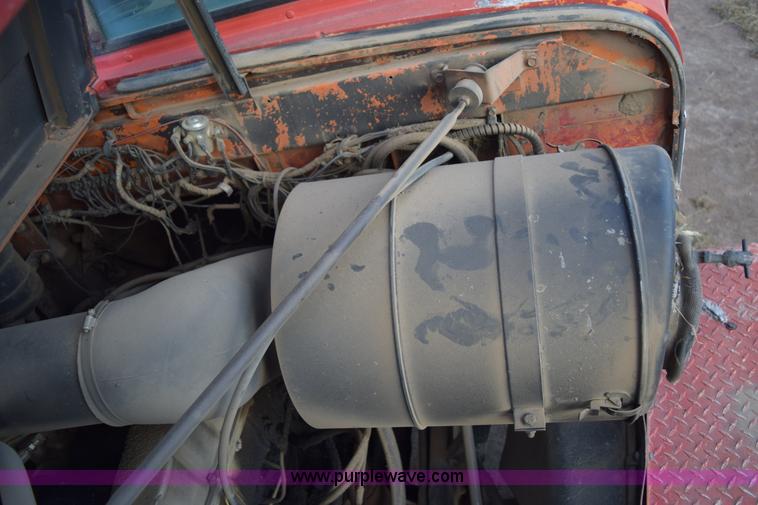 image for item E6198 1986 International Paystar 5000 spreader truck