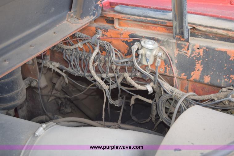 image for item E6198 1986 International Paystar 5000 spreader truck