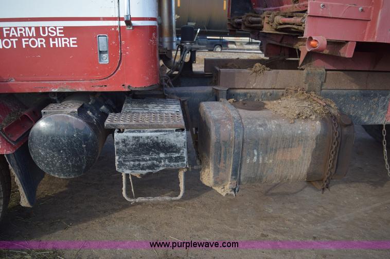 image for item E6198 1986 International Paystar 5000 spreader truck