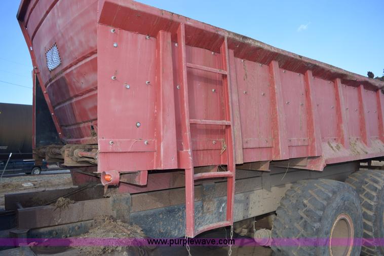 image for item E6198 1986 International Paystar 5000 spreader truck