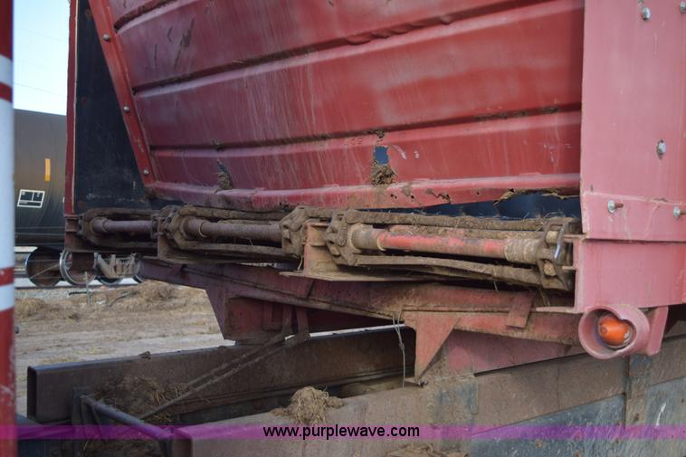 image for item E6198 1986 International Paystar 5000 spreader truck