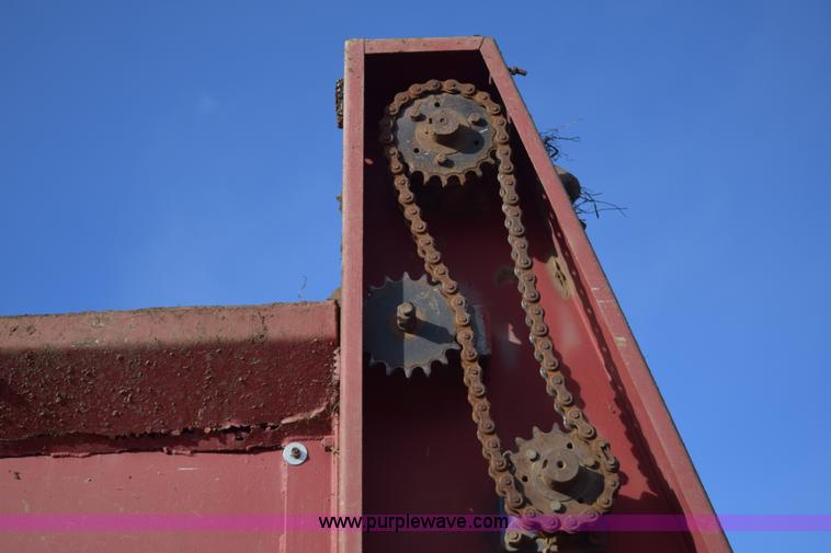 image for item E6198 1986 International Paystar 5000 spreader truck