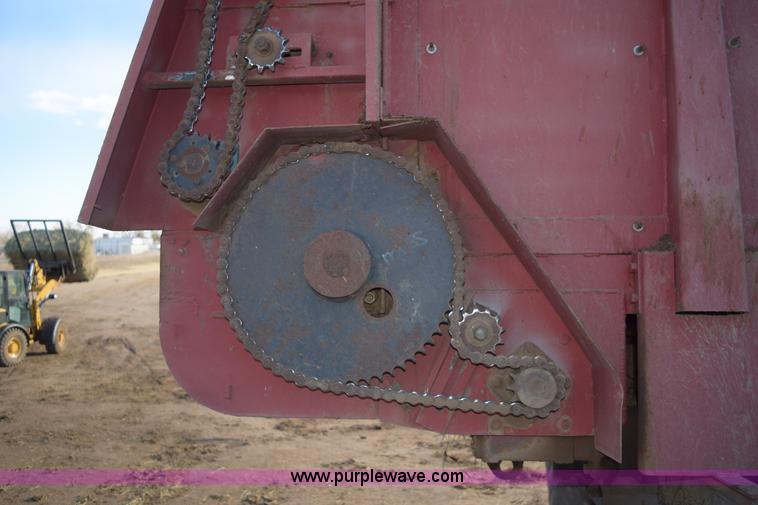 image for item E6198 1986 International Paystar 5000 spreader truck