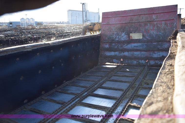 image for item E6198 1986 International Paystar 5000 spreader truck