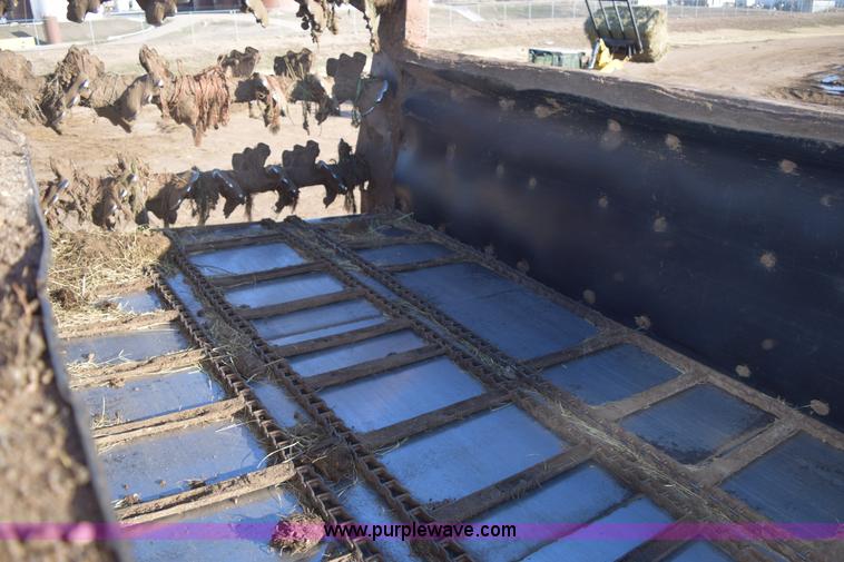 image for item E6198 1986 International Paystar 5000 spreader truck