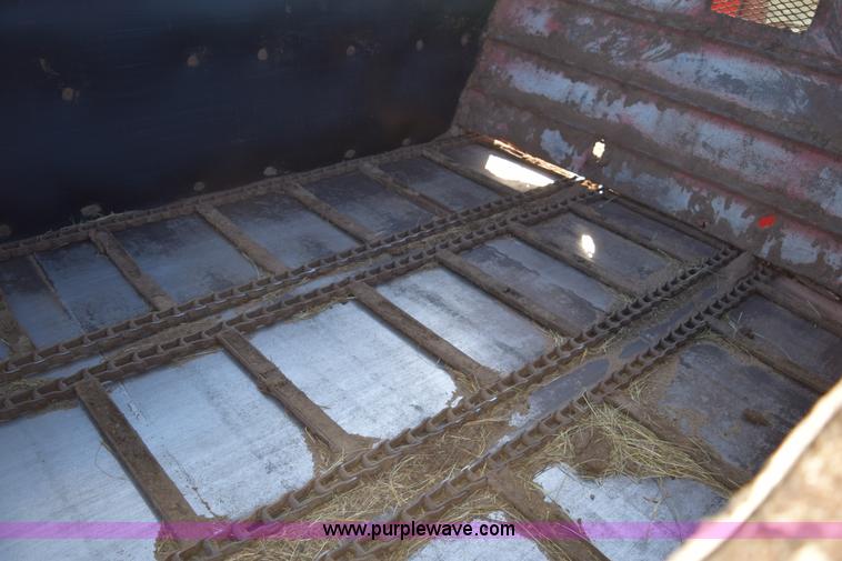 image for item E6198 1986 International Paystar 5000 spreader truck