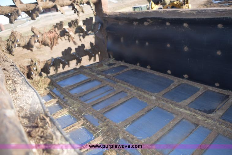 image for item E6198 1986 International Paystar 5000 spreader truck