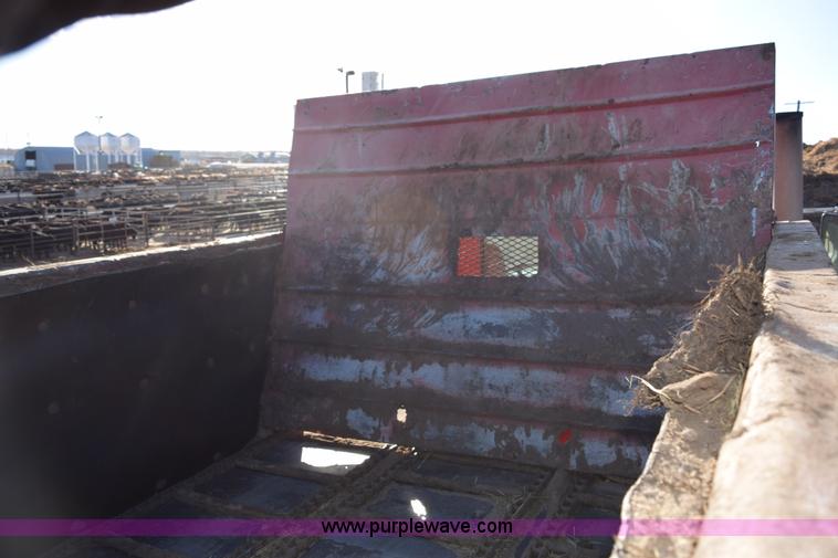 image for item E6198 1986 International Paystar 5000 spreader truck