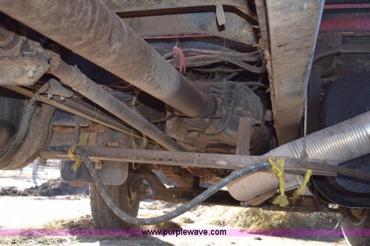 image for item E6198 1986 International Paystar 5000 spreader truck