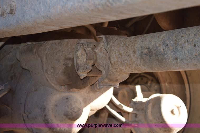 image for item E6198 1986 International Paystar 5000 spreader truck