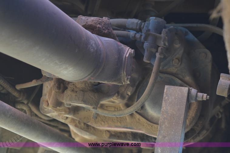 image for item E6198 1986 International Paystar 5000 spreader truck