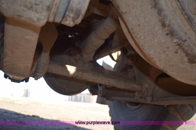 image for item E6198 1986 International Paystar 5000 spreader truck