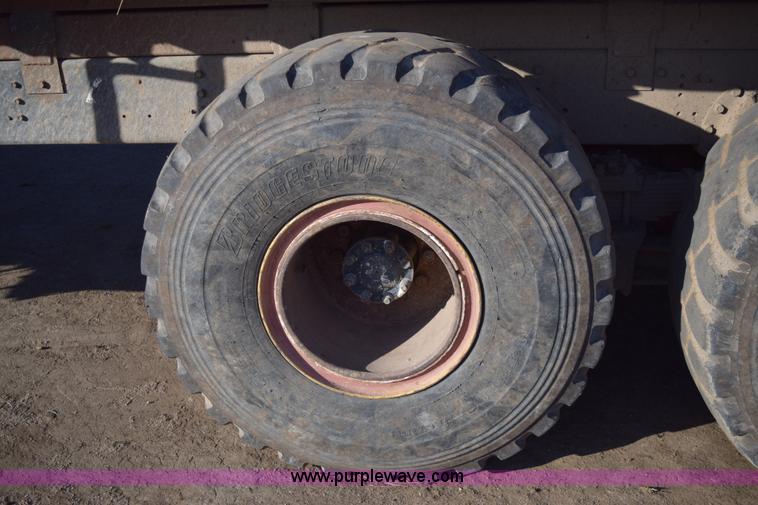 image for item E6198 1986 International Paystar 5000 spreader truck