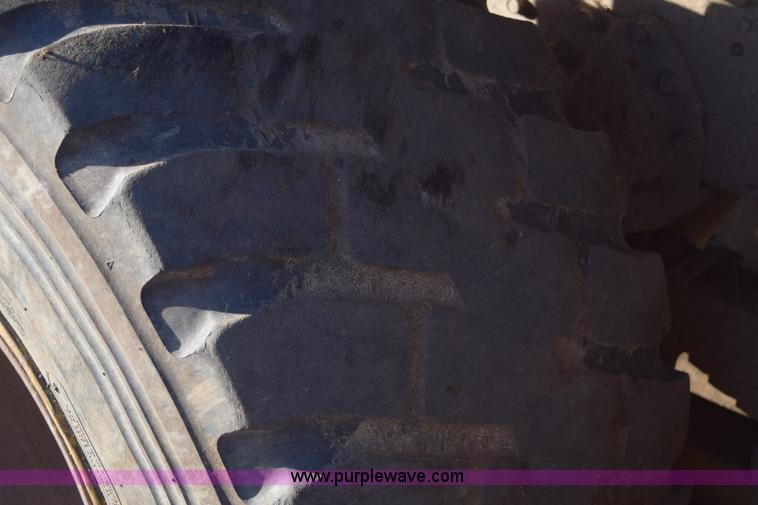 image for item E6198 1986 International Paystar 5000 spreader truck