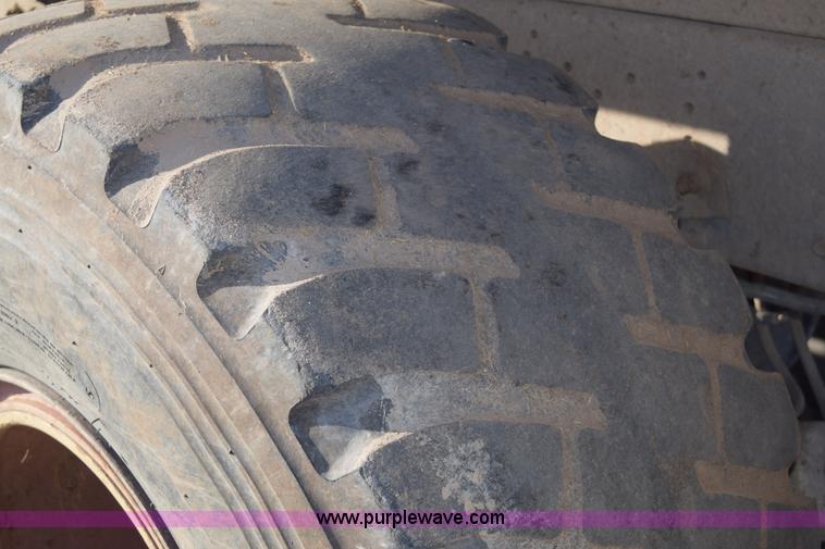 image for item E6198 1986 International Paystar 5000 spreader truck