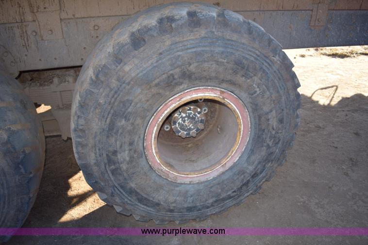 image for item E6198 1986 International Paystar 5000 spreader truck