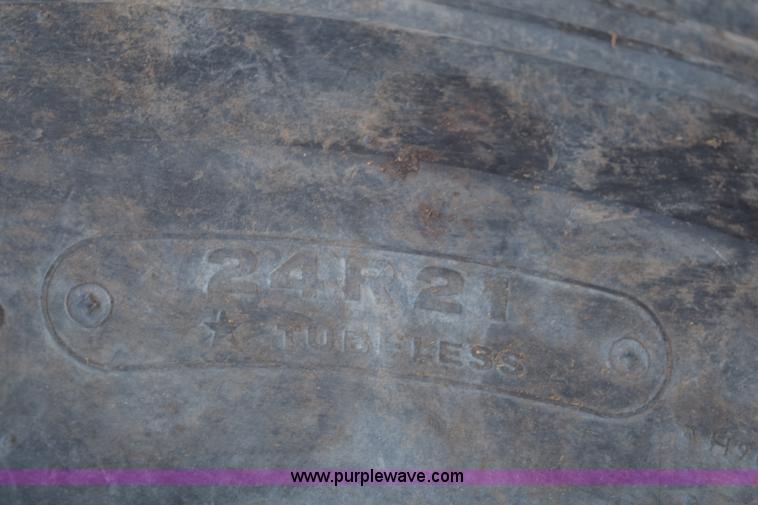 image for item E6198 1986 International Paystar 5000 spreader truck