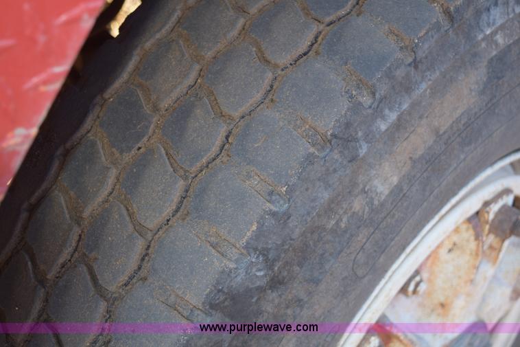 image for item E6198 1986 International Paystar 5000 spreader truck