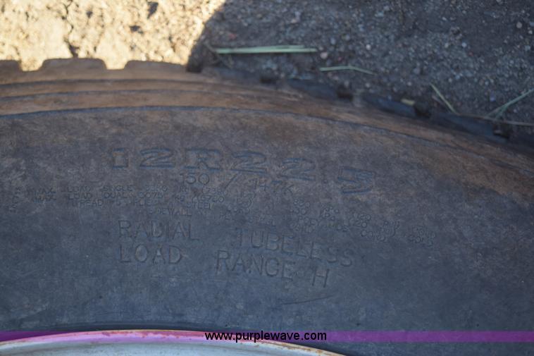 image for item E6198 1986 International Paystar 5000 spreader truck