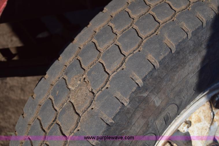 image for item E6198 1986 International Paystar 5000 spreader truck