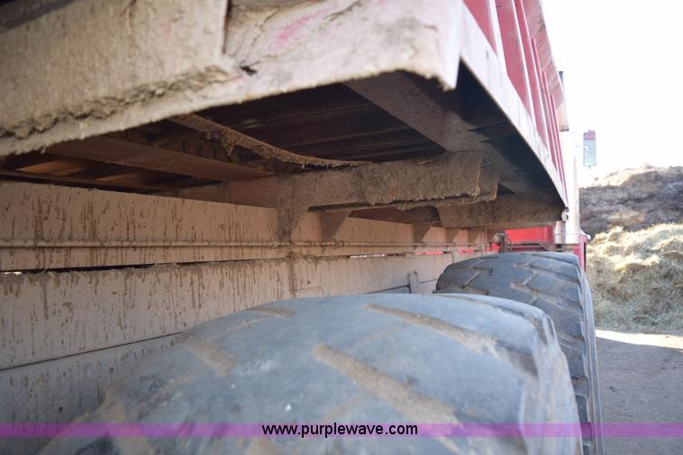 image for item E6198 1986 International Paystar 5000 spreader truck