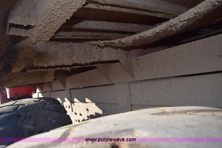 image for item E6198 1986 International Paystar 5000 spreader truck