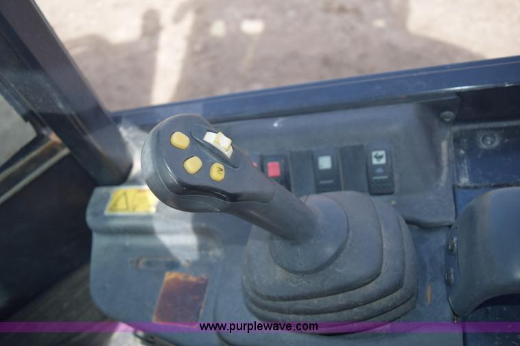 image for item E6199 2006 Caterpillar 904B wheel loader