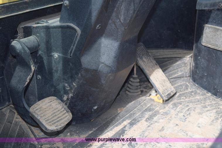 image for item E6199 2006 Caterpillar 904B wheel loader