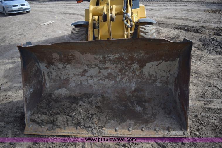 image for item E6199 2006 Caterpillar 904B wheel loader