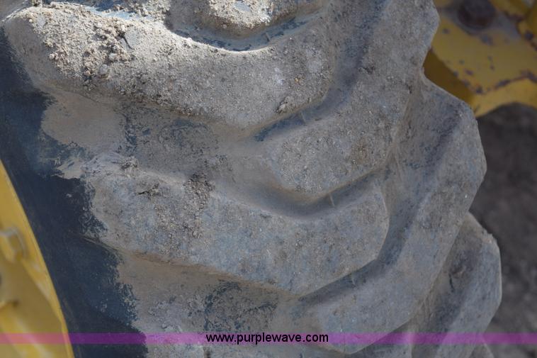 image for item E6199 2006 Caterpillar 904B wheel loader