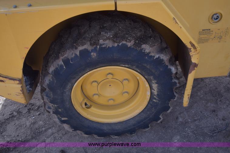 image for item E6199 2006 Caterpillar 904B wheel loader