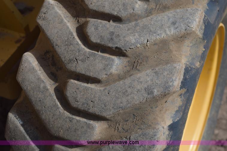 image for item E6199 2006 Caterpillar 904B wheel loader