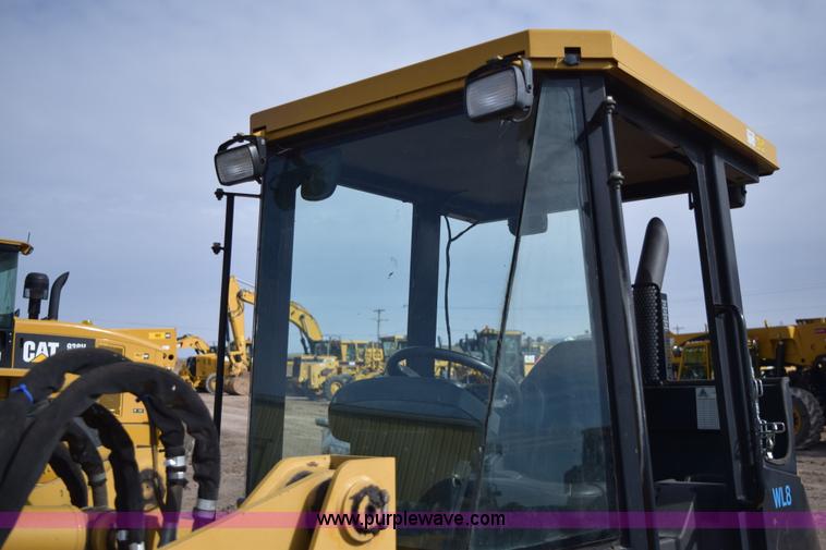 image for item E6199 2006 Caterpillar 904B wheel loader