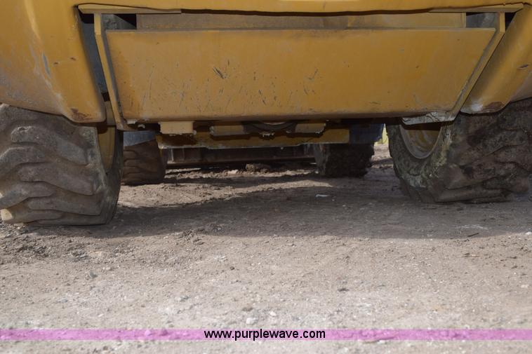 image for item E6199 2006 Caterpillar 904B wheel loader