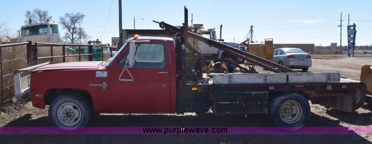 image for item E6202 1981 Chevrolet C30 winch truck