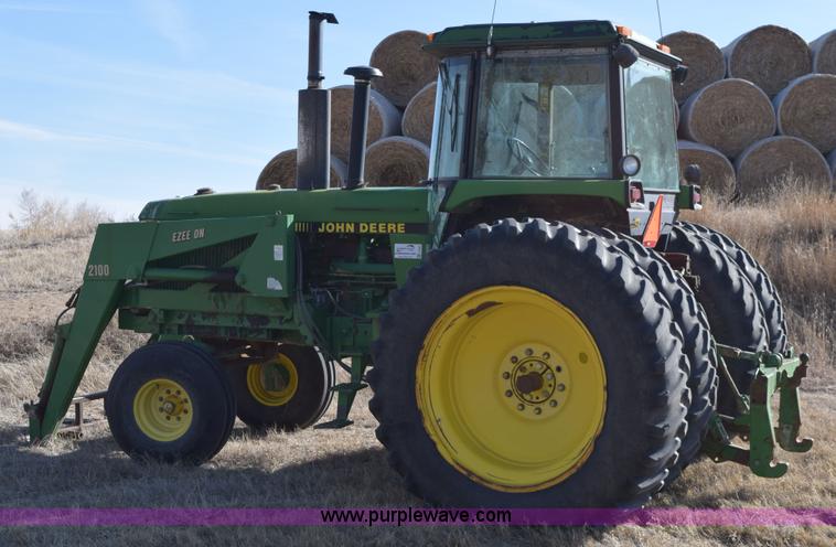 image for item E6205 1991 John Deere 4555 tractor