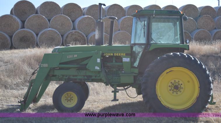 image for item E6205 1991 John Deere 4555 tractor