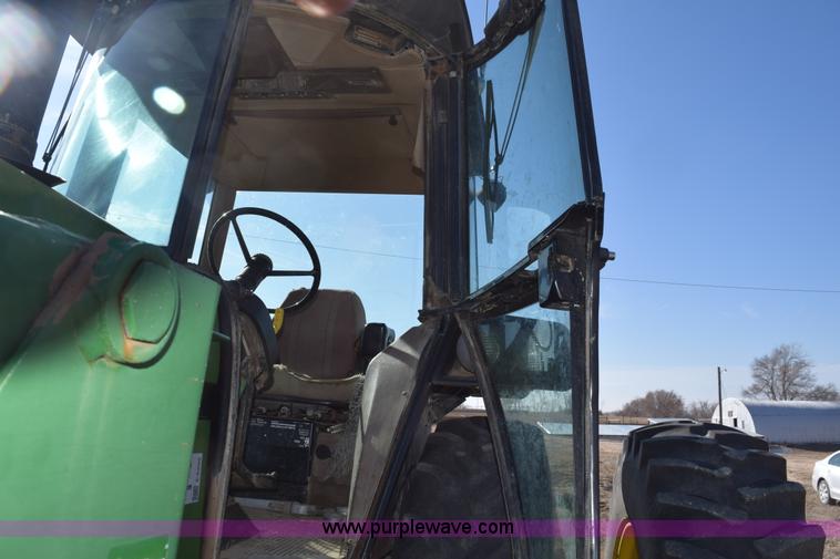 image for item E6205 1991 John Deere 4555 tractor