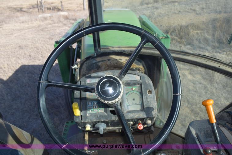 image for item E6205 1991 John Deere 4555 tractor