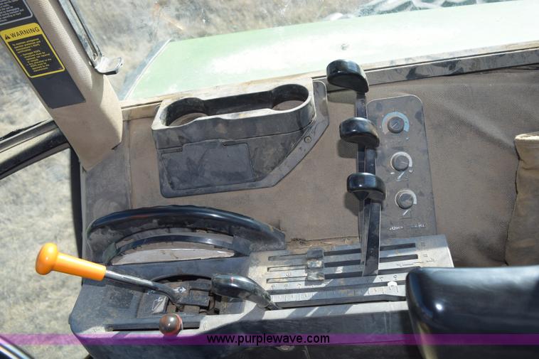 image for item E6205 1991 John Deere 4555 tractor